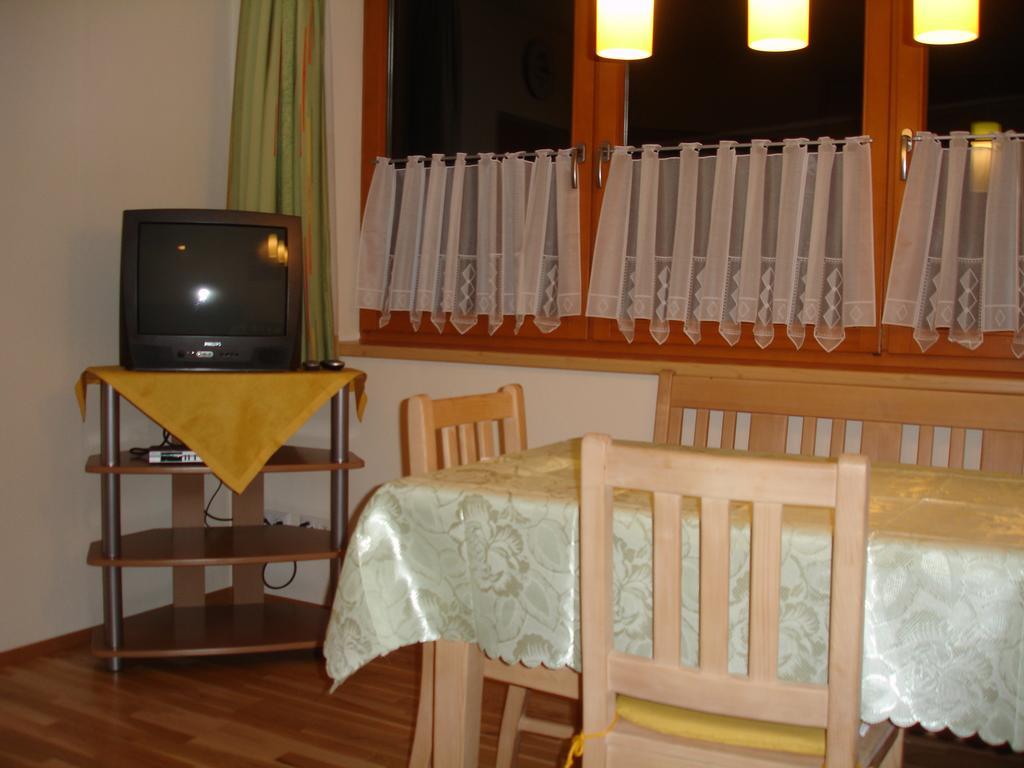 Haus Gfoeller Apartment Niederau Room photo