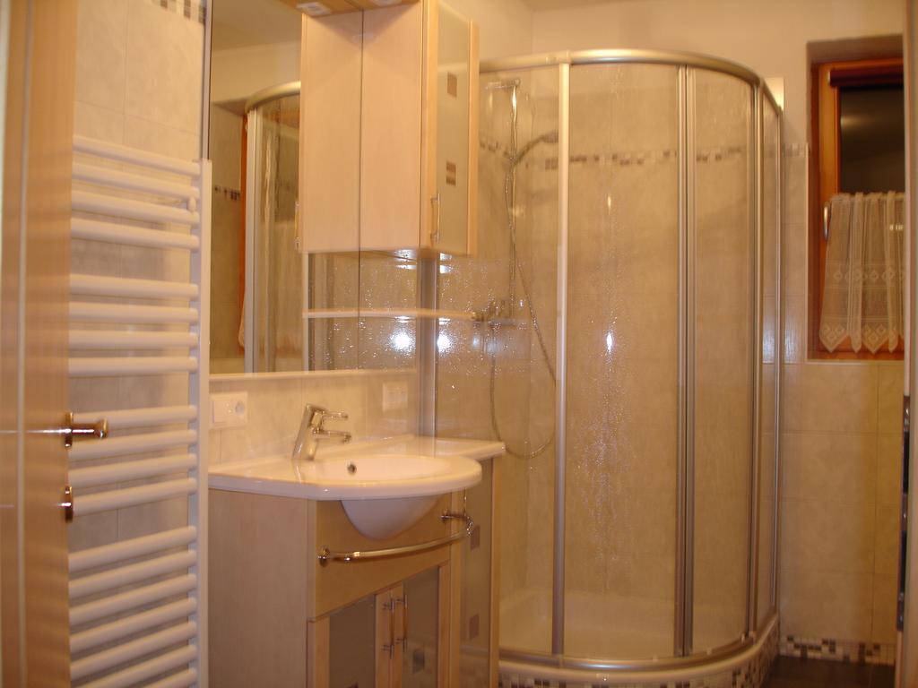Haus Gfoeller Apartment Niederau Room photo